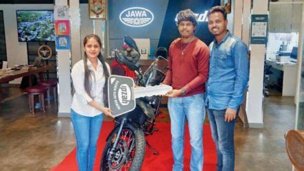 Mumbai customers who were cheated by Jawa Yezdi dealership in Bandra ...
