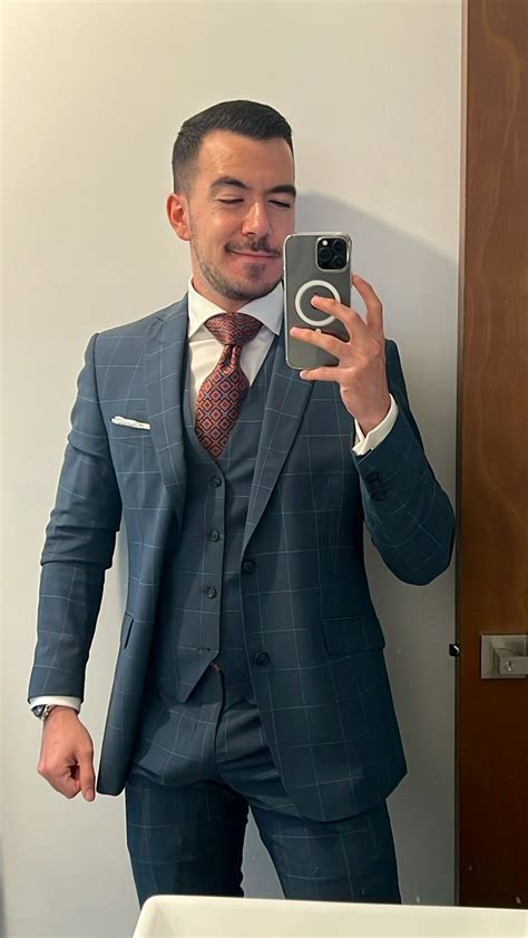 Tight Suit, Men In Tight Pants, Dapper Suits, Men’s Suits, Men Fashion ...