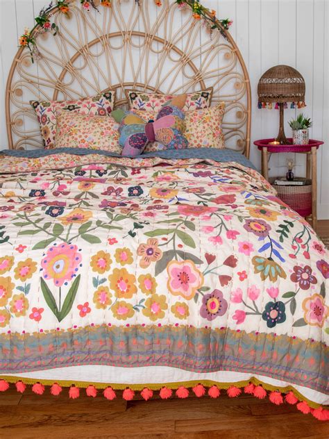 Bungalow Reversible Quilt - Vintage Patchwork / Queen | Bedroom, Bedroom decor, Bed
