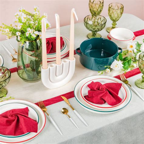 12 Enticing Christmas Table Decor Ideas | Nestasia