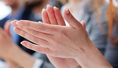 Intense Clapping 的图像结果