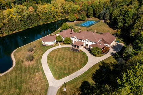 Medina Mansion - Ohio Epic Rentals