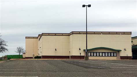 Business People: HOM Furniture to open location in former Oakdale movie ...