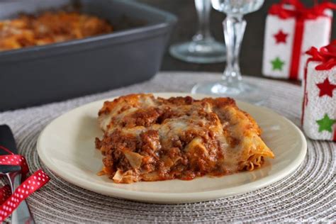 BAKED LASAGNE WITH RAGÙ AND BESCIAMELLA   LASAGNE AL FORNO  