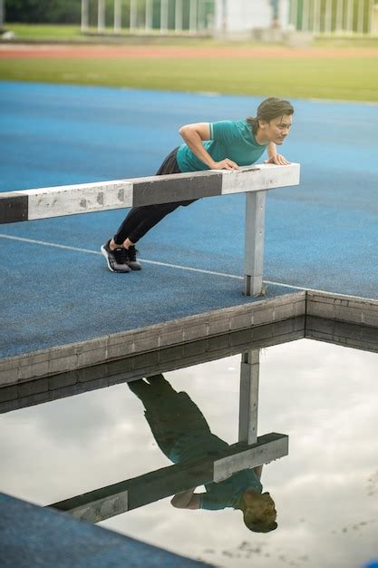 Track Running Exercising 的图像结果