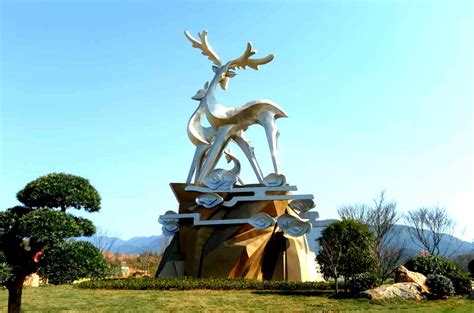 和谐之鹿——江西德兴-神雕铜艺