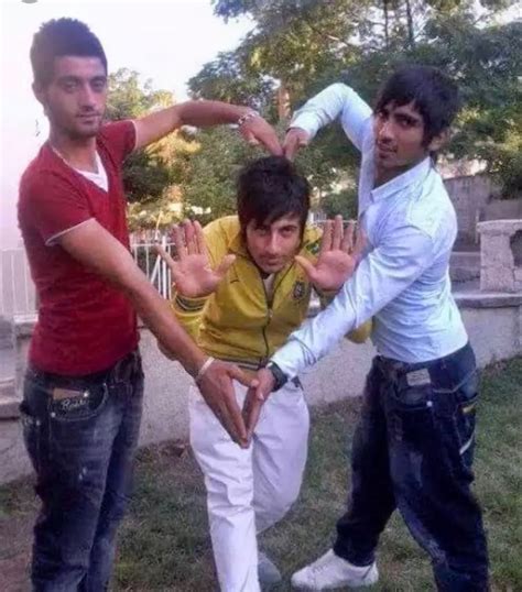 Pin by nyv ♡ on Memes | Funny poses, Funny group photos, Group picture ...