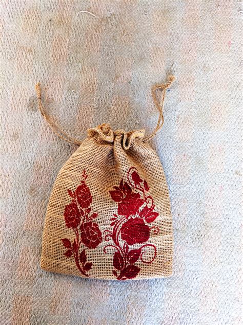 Deshkari Eco Jute Drawstring Gift Bags with Flower Print | Jute Linen ...