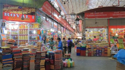 7 Best Flea Markets In Mumbai: Street Markets For Shopping in Mumbai 2024