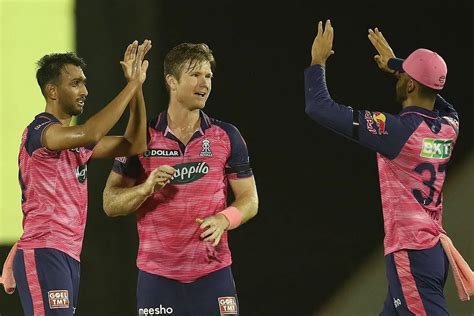 ipl 2022 jimmy neesham trolls shimron hetmyer for his bowling राजस्थान ...