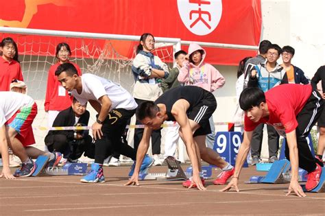 2019年校运会开幕 百米赛跑物院学子一展风采-华大青年传媒
