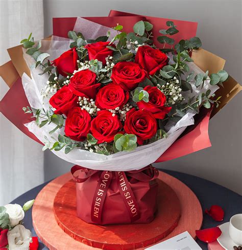 定婚要做什么礼物最新素材