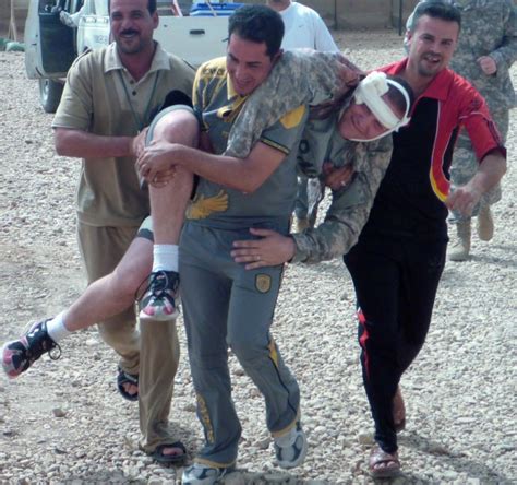 Army medics train Iraqi Police | Article | The United States Army