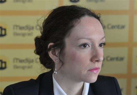 Sofija Mandić: Vučić zaubert eine Kandidatin aus dem Hut – Vreme