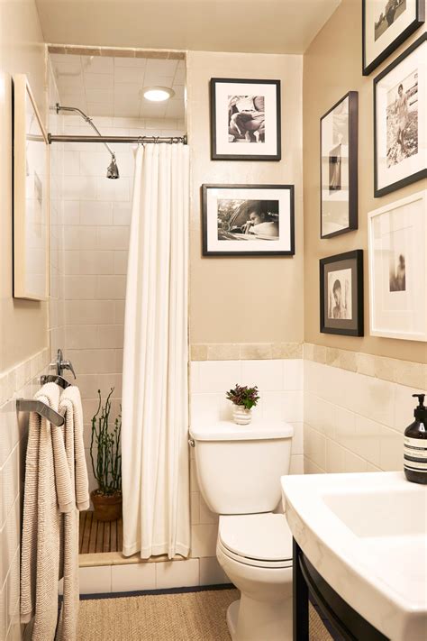Conquering The Close Quarters: Creative Very Small Bathrooms Designs ...