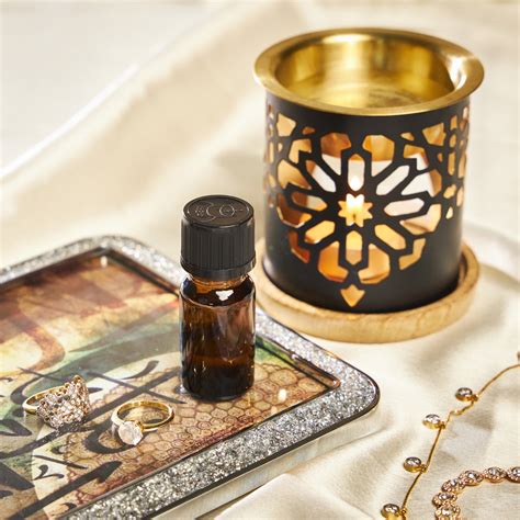 Oud Al Habayeb Oil Blend: Floral Rose Bouquet with Oud & Amber l Dukhni ...