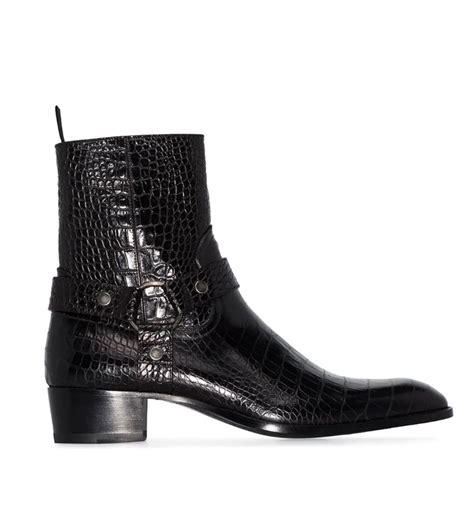 Kartik Aaryan shows how to take your casual look up a notch