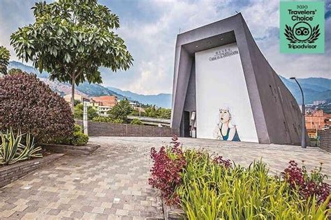 Medellin Transformation Tour from gray to green, Comuna 13, Pablo ...