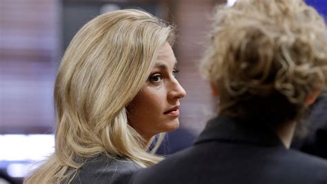Erin Andrews settles peephole lawsuit