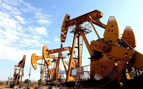 历次原油暴跌原因考 2020年4月20日，全球原油市场进入了历史性时刻，美国WTI 5月原油期货合约大跌306%，结算价收报-37.63美元 ...