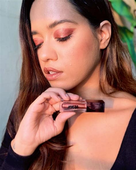 Trending Lipstick Shades for All Skin Tones