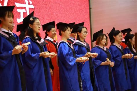 外国语学院举行2022届毕业典礼暨硕士、学士学位授予仪式-重庆大学外国语学院