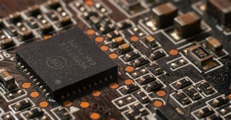 Transistor Basics: NPN, PNP, and How to Use Them | Wavtron