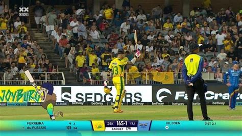 "All he needed was that yellow jersey" - Fans react as Faf du Plessis ...