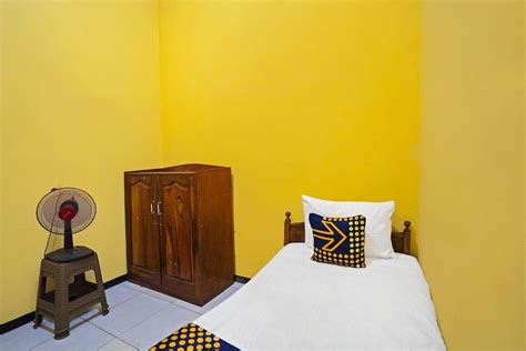 OYO Life 91869 Insan Mulia Kost Syariah , OYO Living Mojokerto, Book ...