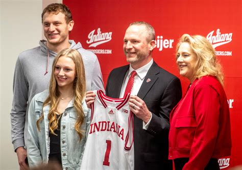 How Indiana’s Booster Network Benefits New Coach Darian DeVries ...