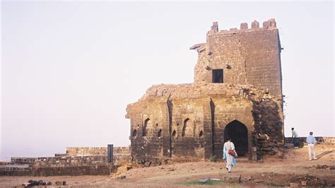 Discover India's Biggest Forts: Historical Marvels Worth Visiting