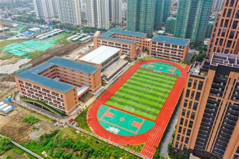 城市文旅新地标 襄阳华侨城奇幻度假区奇妙镇开街 - 国际在线移动版