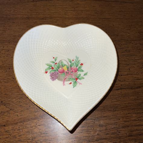 MIKASA Heart Shaped Dish CHRISTMAS SPIRIT B2098 NARUMI JAPAN Ivory Bone ...