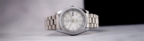 Buy White Watches Online – Explore Stylish White Dial Watches – Sylvi