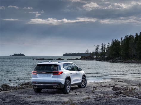 2024 GMC Acadia vs. Second-Gen Acadia: Dimensions