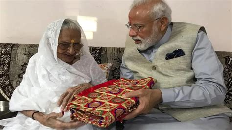 Heeraben Modi Demise: The Bond Between Prime Minister Narendra Modi And ...