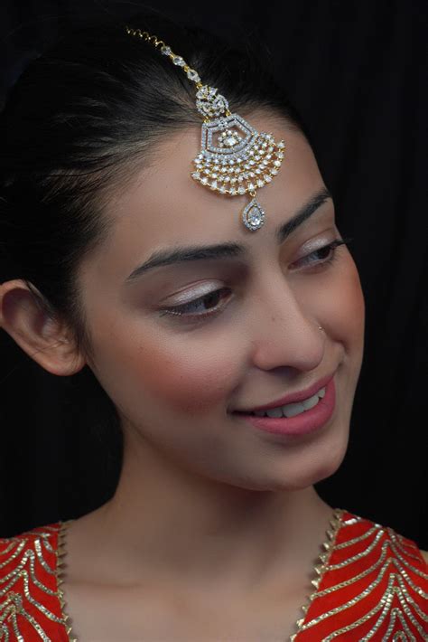 Maang Tikka for Wedding | Now Buy Latest Maang Tikka Online - Niscka