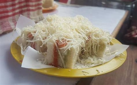 From Dosa To Sabudana Wadas, Head To Raviwar Peth For Some Lip Smacking ...