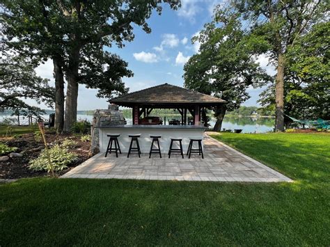 Creative Outdoor Bar Idea