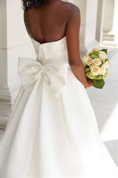 Modern Strapless Princess Ballgown Wedding Dress with Detachable Bow