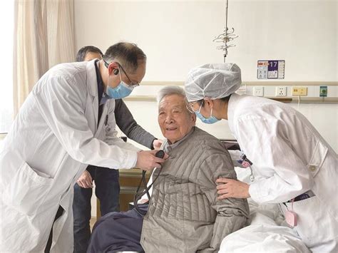 北京96岁老人说侥幸存活经历，孩子孝顺每天吃有机食品有退休金吗 - YouTube