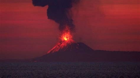 媒体：印尼提高阿纳克喀拉喀托火山喷发警报级别 - 2018年12月27日, 俄罗斯卫星通讯社