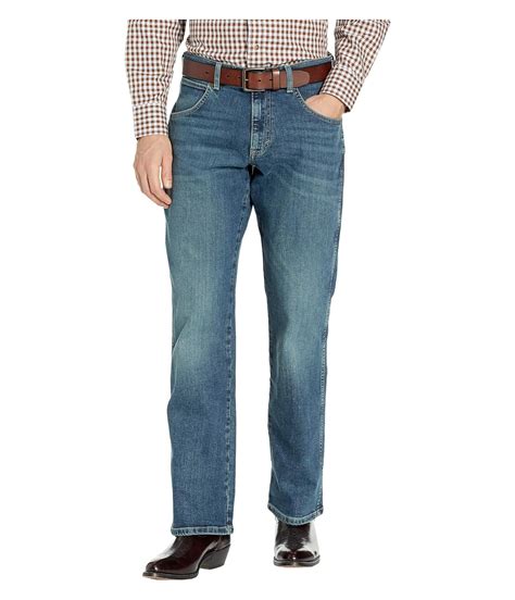 Wrangler Men's Retro Relaxed Fit Boot Cut Jean, Alpine, 38X34 : Amazon ...
