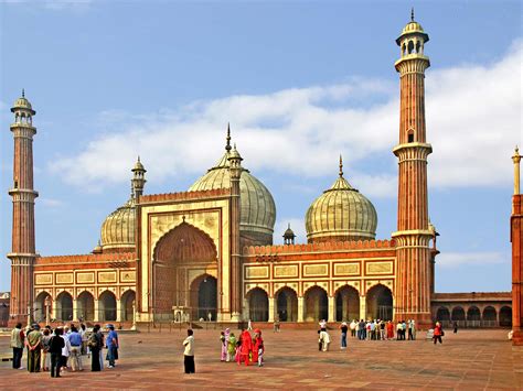 15 Monuments that Depict Historical Splendor of Delhi