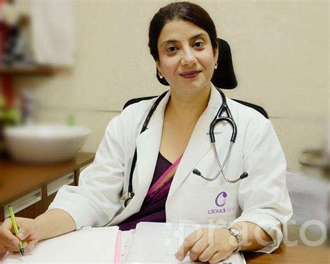 5 REASONS WHY GIRLS LOVE TO EAT CHOCOLATES!! | ExplainoExpo