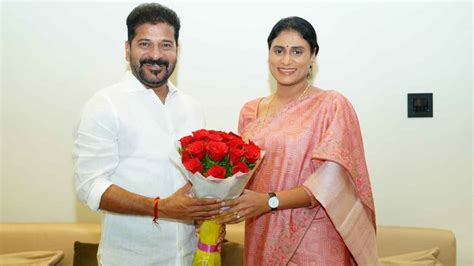 సీఎం రేవంత్ రెడ్డిని కలిసిన వైఎస్ షర్మిల | Ys Sharmila Meets Telangana ...
