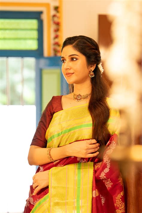 The Art of Elegance: Choose the Perfect Pure Kanjivaram Silk Saree ...