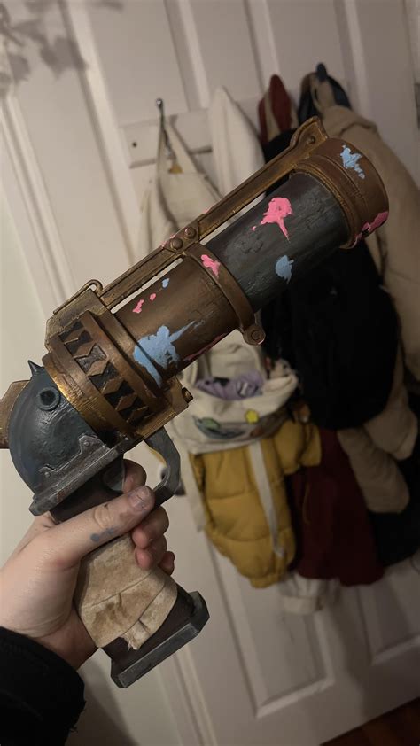 I FINISHED MY JINX GUN!!! : r/cosplayprops