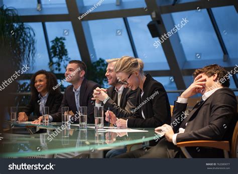 Business People Sitting 的图像结果