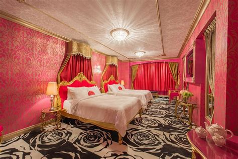 FANTASYLAND HOTEL (Edmonton, Alberta) - Hotel Reviews, Photos, Rate ...